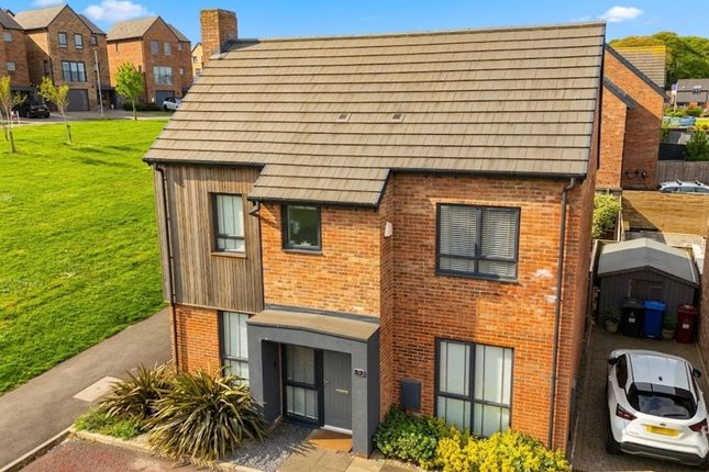 4 bed property, in Fern Crescent, £300,000