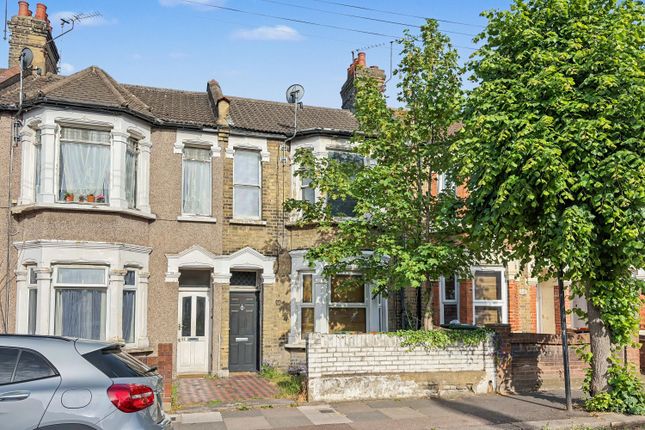 2 bed property, in Little Ilford Lane, £175,000