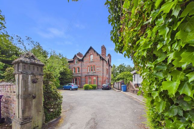 2 bed property, in Parkfield Road, £170,000