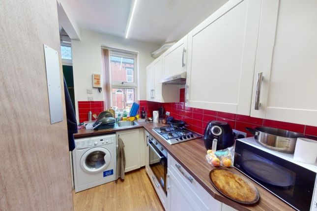 3 bed property, in Kelsall Place, £185,000