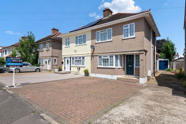 3 bed property, in Bradenham Road, £550,000