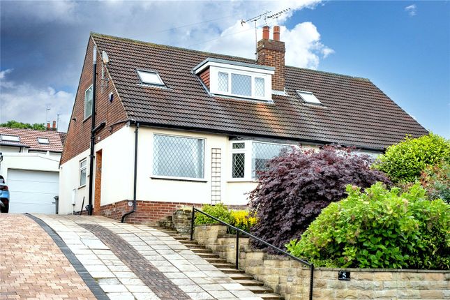 2 bed property, in Newlay Wood Avenue, £350,000