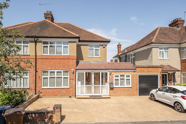 5 bed property, in Holmdene Avenue, £1,050,000