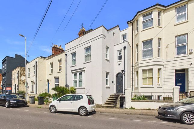 4 bed property, in Park Road, £550,000