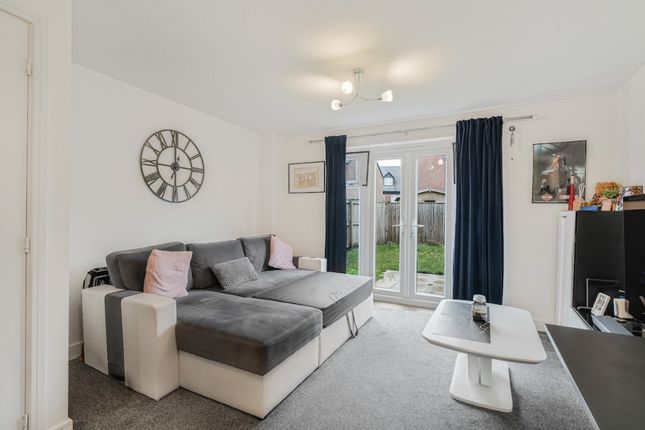 2 bed property, in Hurrier Grove, £160,000