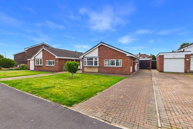 2 bed property, in Wickett Hern Road, £200,000