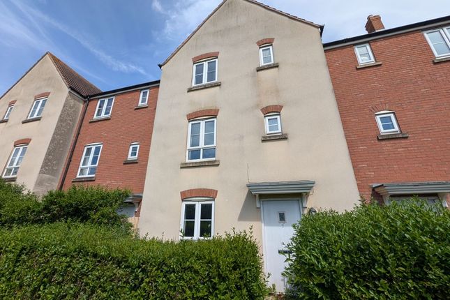 4 bed property, in 7 Secunda Way, £180,000
