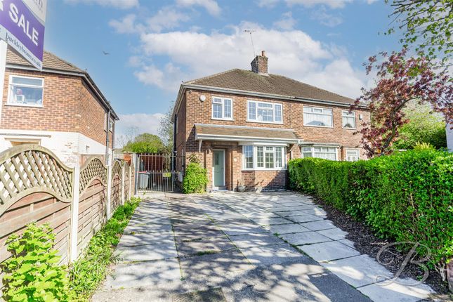 3 bed property, in Oak Street, £195,000