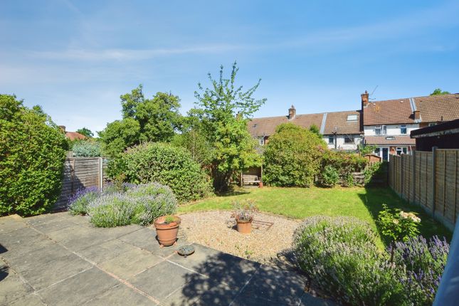 2 bed property, in Littlefield Road, £475,000