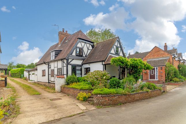 3 bed property, in Thurlaston, £600,000