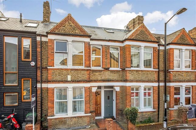3 bed property, in Revelon Road, £825,000