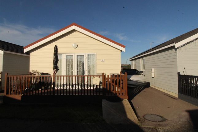 2 bed property, in Seaview Park, £90,000