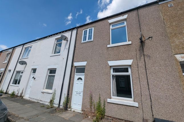 3 bed property, in Charles Street, £80,000