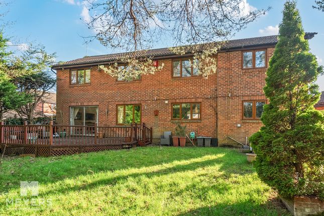 5 bed property, in Juniper Close, £650,000