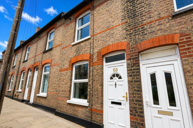 2 bed property, in Ashton Road, £230,000