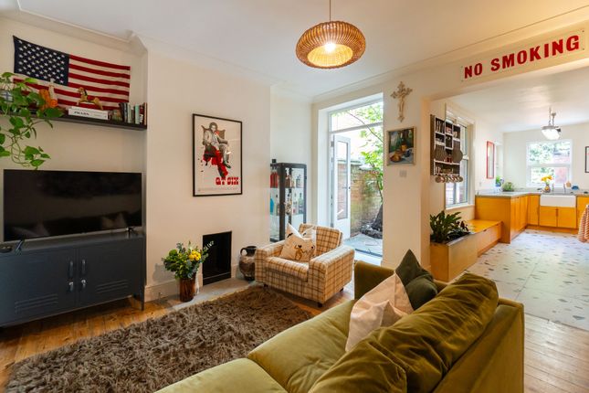 3 bed property, in Thurlow Road, £325,000