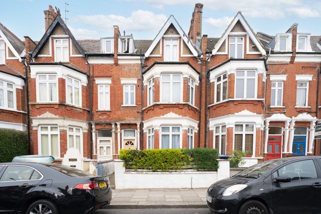 1 bed property, in Hoveden Road NW2, £400,000