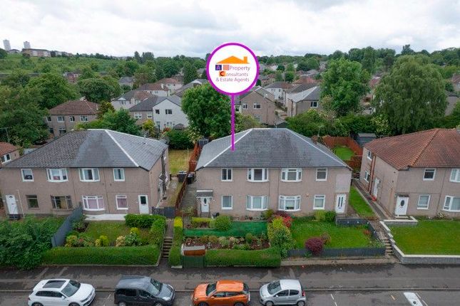 2 bed property, in Castlemilk Road, £120,000