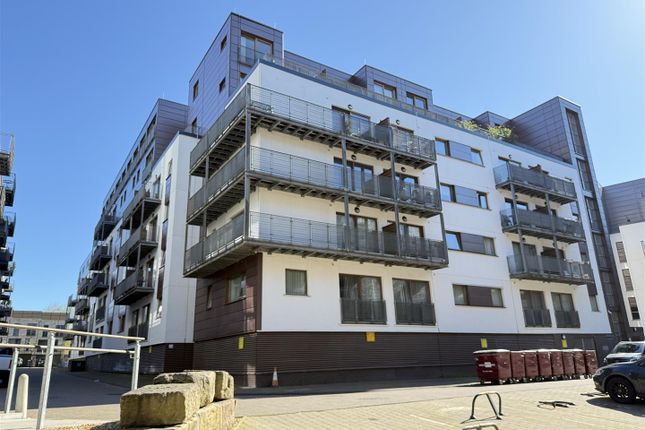 1 bed property, in Advent 2, £95,000