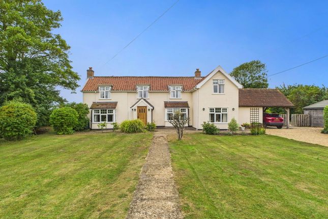 4 bed property, in The Green, £695,000
