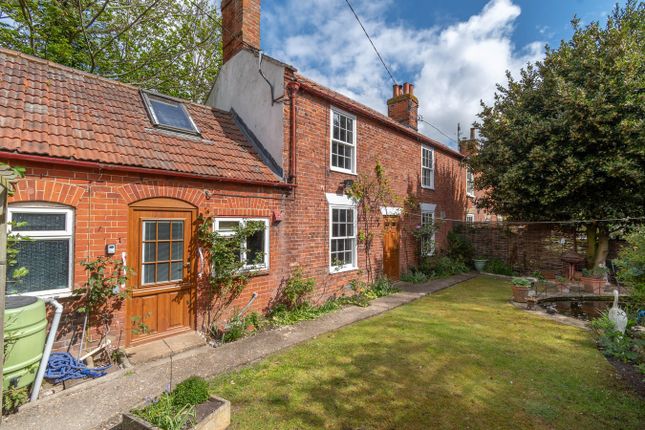 2 bed property, in Knight Street, £300,000