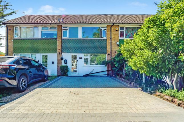 2 bed property, in Brighton Road, £375,000
