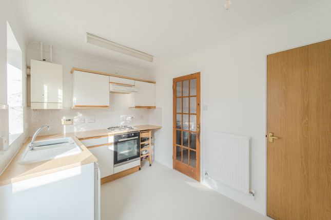 2 bed property, in Mallard Close, £220,000