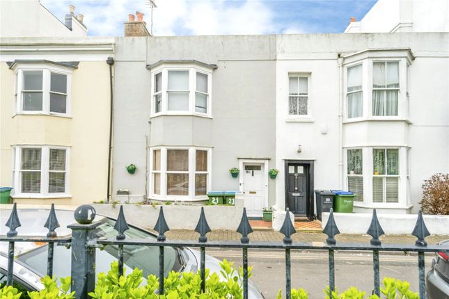 2 bed property, in The Steyne, £190,000