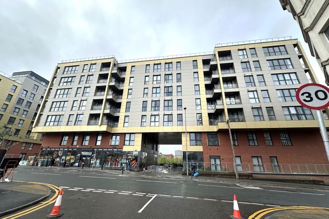 1 bed property, in Adelphi Wharf 2, £125,000