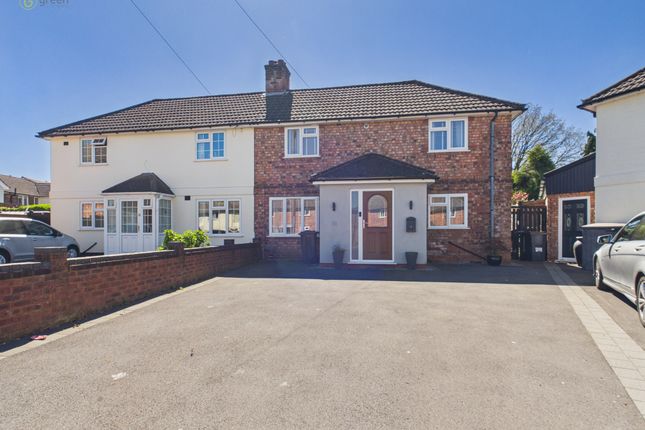 3 bed property, in Hollyfield Crescent, £325,000