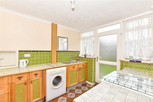 3 bed property, in Oakshott Drive, £325,000
