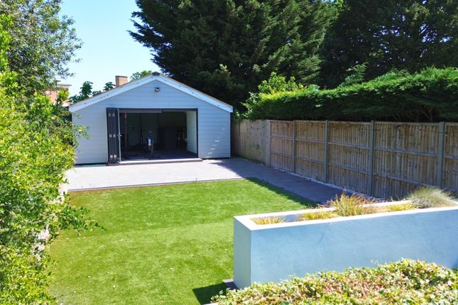 3 bed property, in Hillside Road, £600,000
