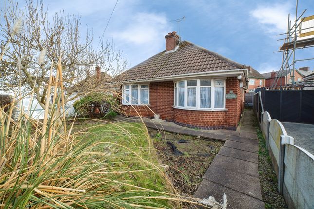 2 bed property, in Abbott Road, £220,000