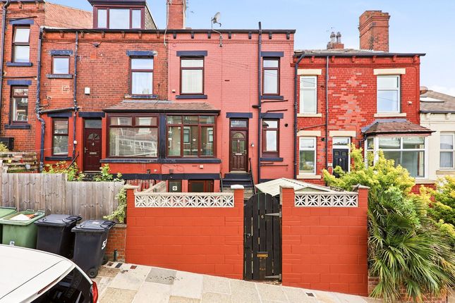 3 bed property, in Woodside Place, £145,000
