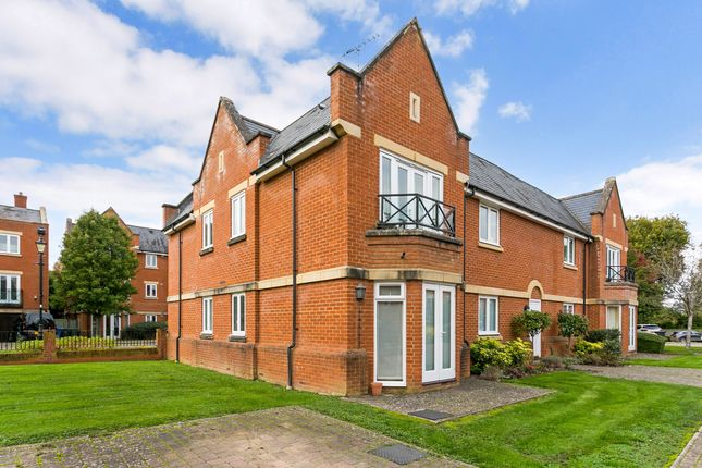 2 bed property, in Longbourn, £450,000