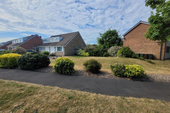 2 bed property, in Wicks Crescent, £300,000