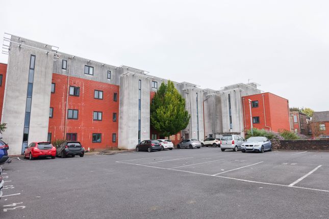 2 bed property, in Wardle Street, £45,000