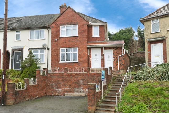 2 bed property, in The Horseshoe, £200,000