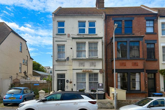 3 bed property, in Norfolk Road, £235,000