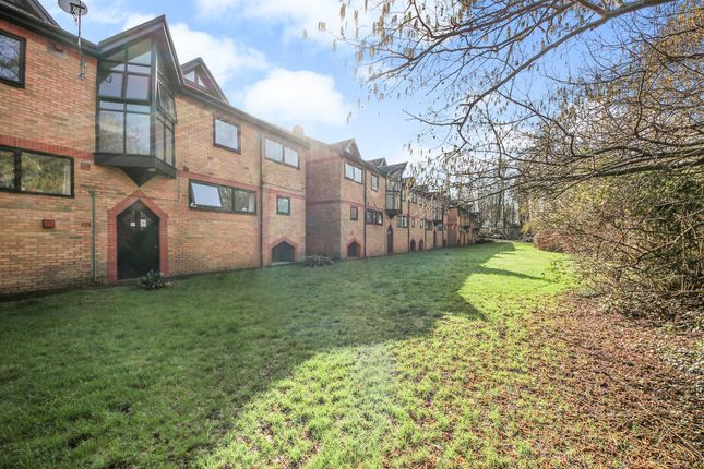 1 bed property, in South East Road, £120,000