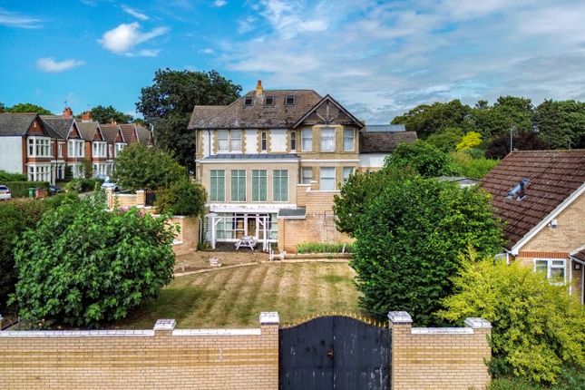 5 bed property, in Thorpe Lea Road, £800,000