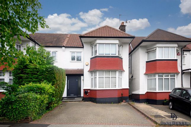 3 bed property, in Cheyne Walk, £825,000