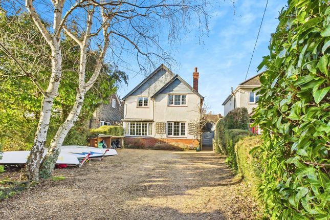 4 bed property, in Satchell Lane, £600,000