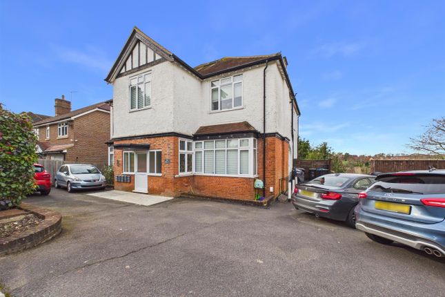 2 bed property, in Downs Road, £285,000