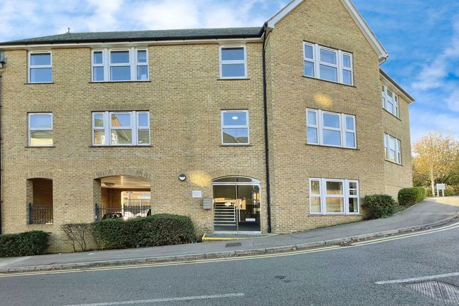 2 bed property, in Manila House, £270,000