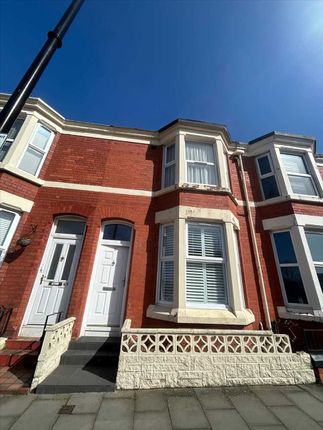 3 bed property, in Hall Lane, £250,000