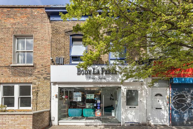 2 bed property, in Roman Road, £595,000