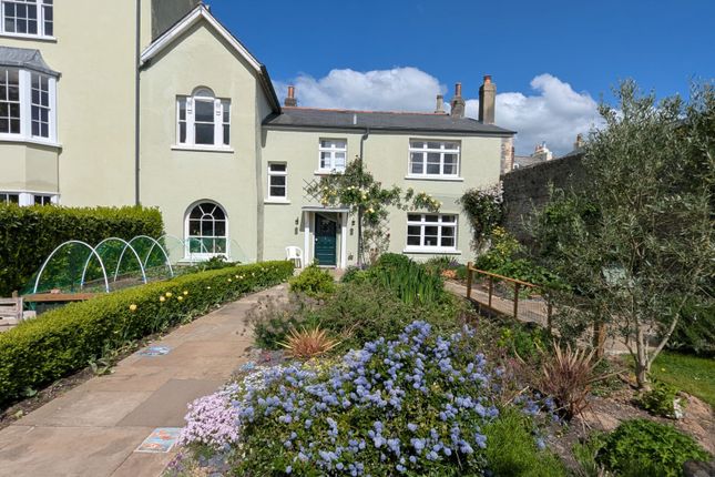 4 bed property, in Sycamore Way, £580,000