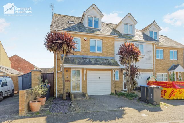 3 bed property, in Kingfisher Close, £310,000