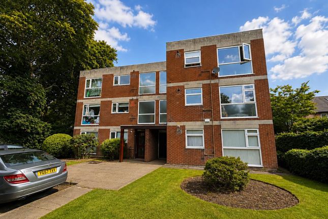 2 bed property, in Wardle Road, £200,000